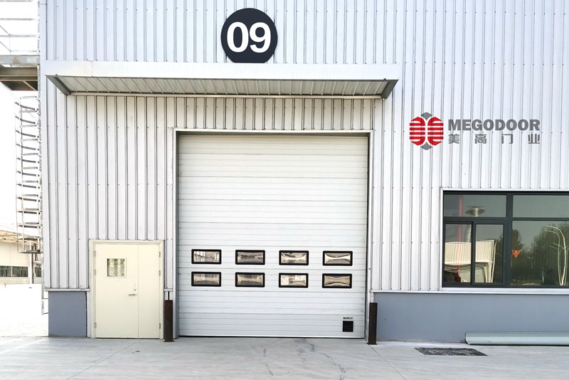 常州北汽新能源安裝的提升門縮略圖